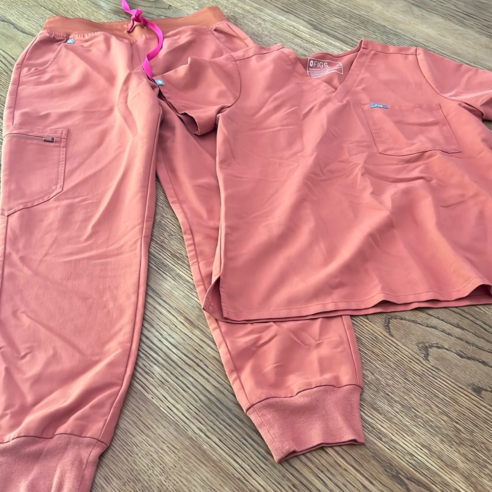 FIGS scrub set, size S/P, color Coral